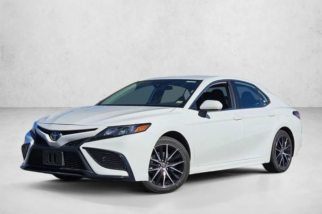 2024 Toyota Camry SE photo 1