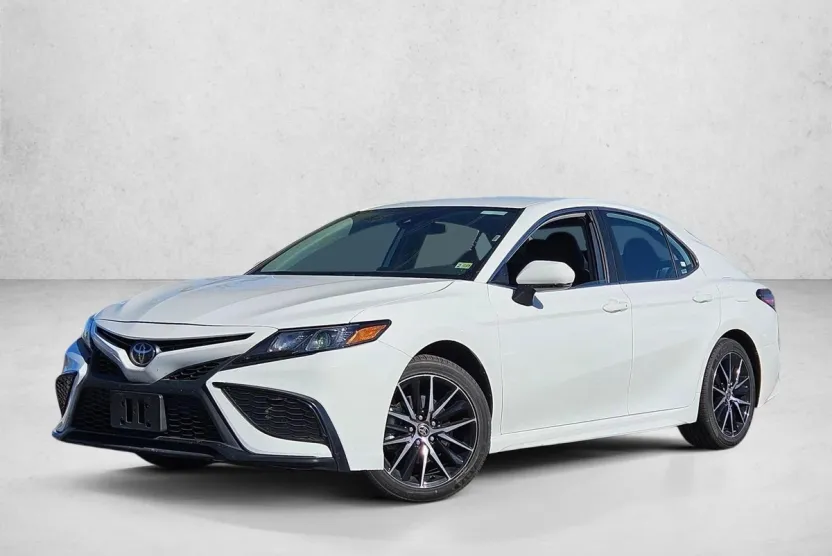 2024 Toyota Camry SE photo 1
