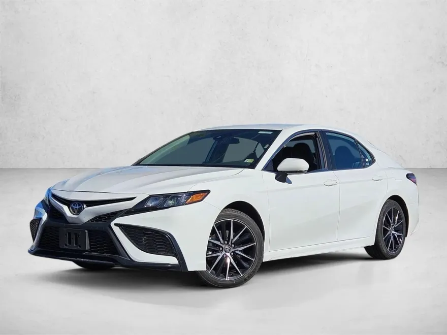 2024 Toyota Camry SE photo 1