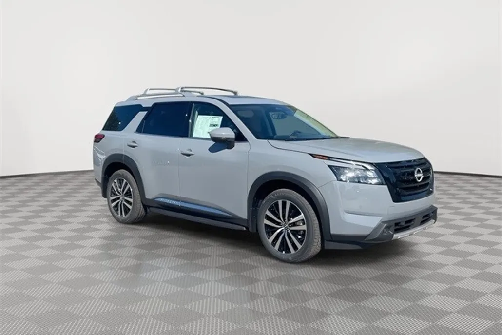 2025 Nissan Pathfinder Platinum photo 1