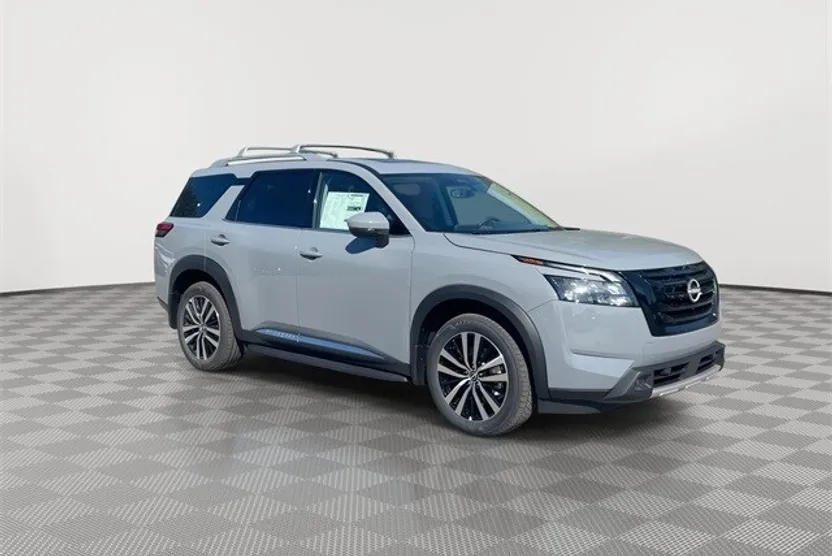 2025 Nissan Pathfinder Platinum photo 1
