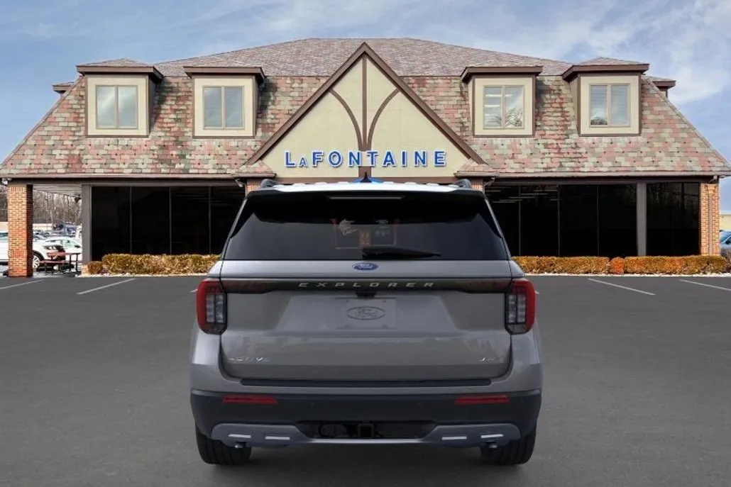 2025 Ford Explorer photo 1