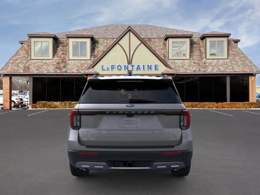 2025 Ford Explorer photo 1