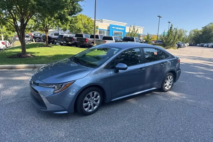 2024 Toyota Corolla LE photo 1