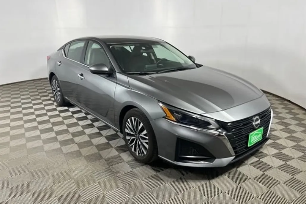 2023 Nissan Altima SV photo 1