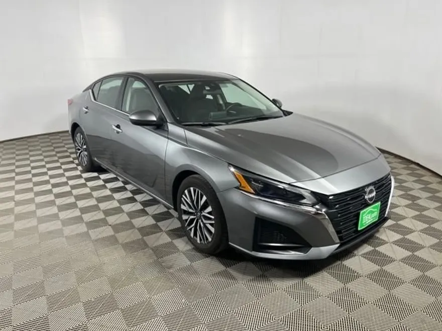 2023 Nissan Altima SV photo 1