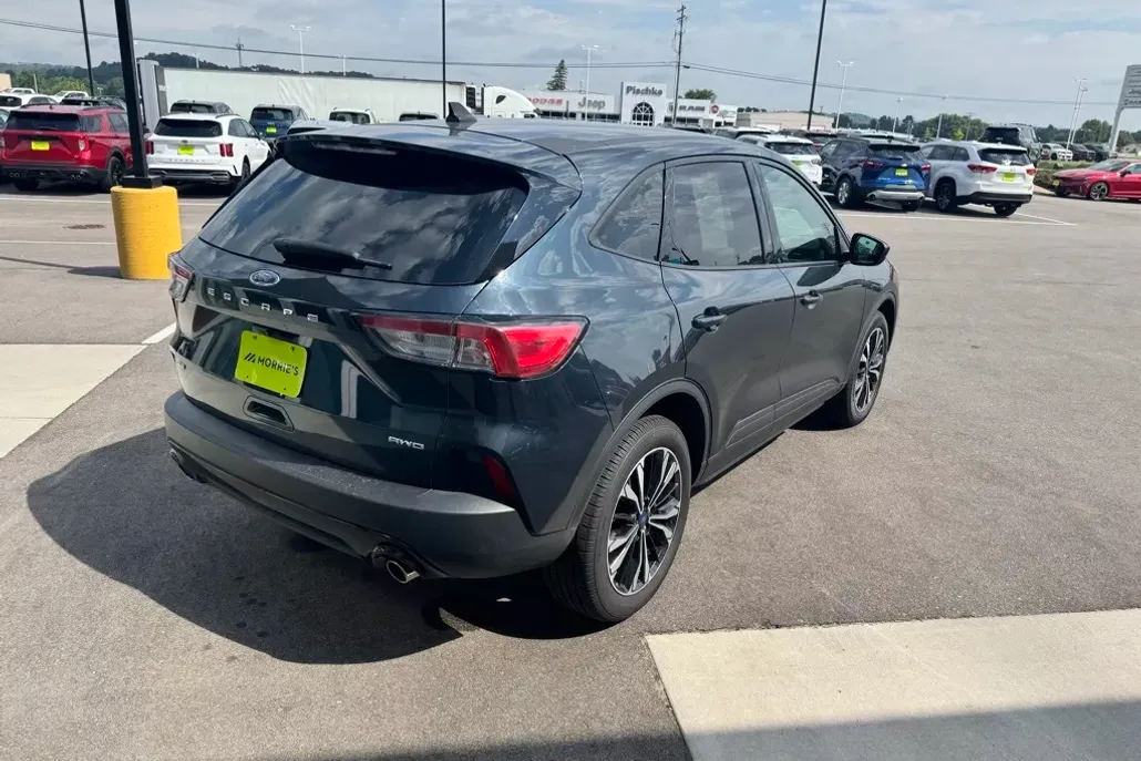 2022 Ford Escape SE Sport photo 1