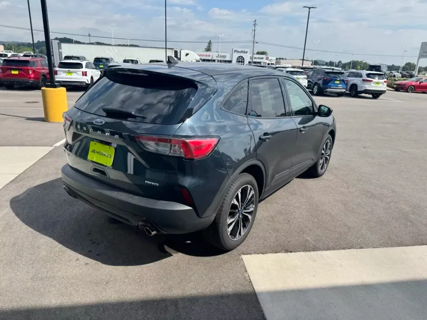 2022 Ford Escape SE Sport photo 1