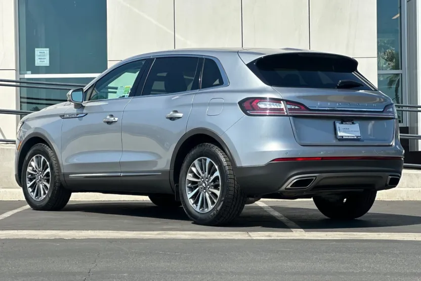 2021 Lincoln Nautilus Standard photo 1