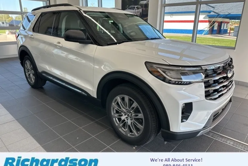 2025 Ford Explorer photo 1