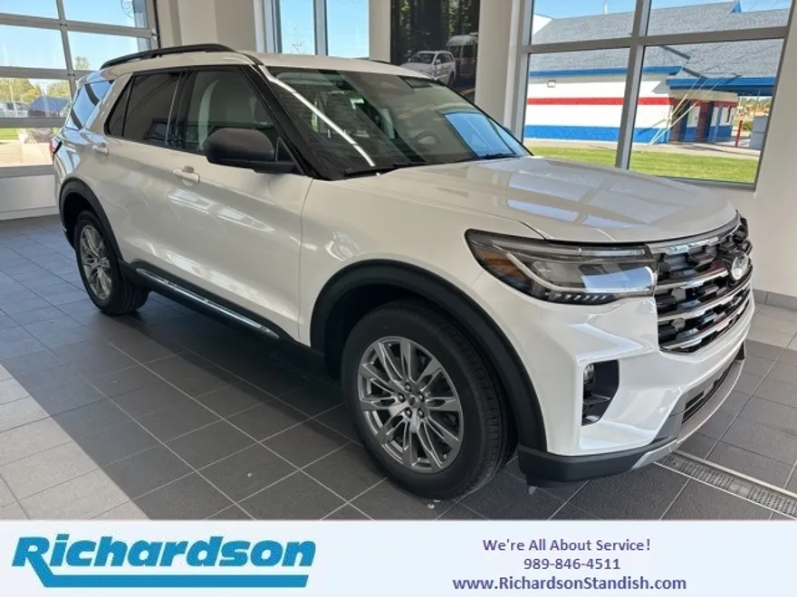 2025 Ford Explorer photo 1