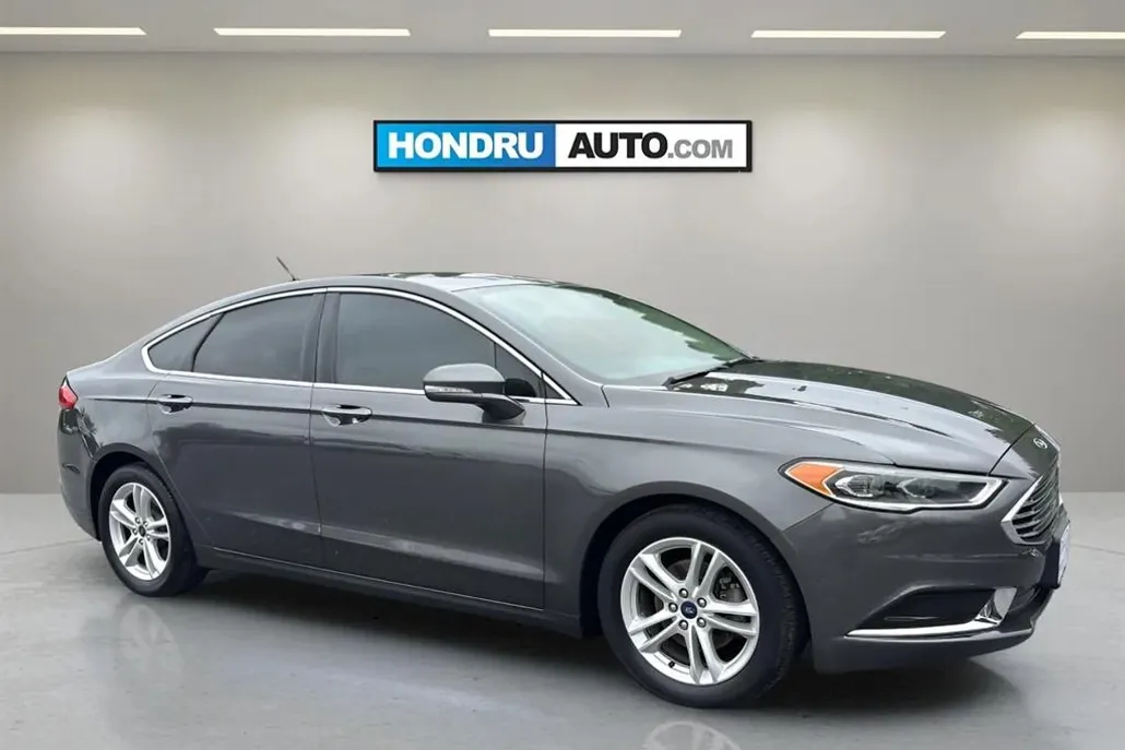 2018 Ford Fusion SE photo 1