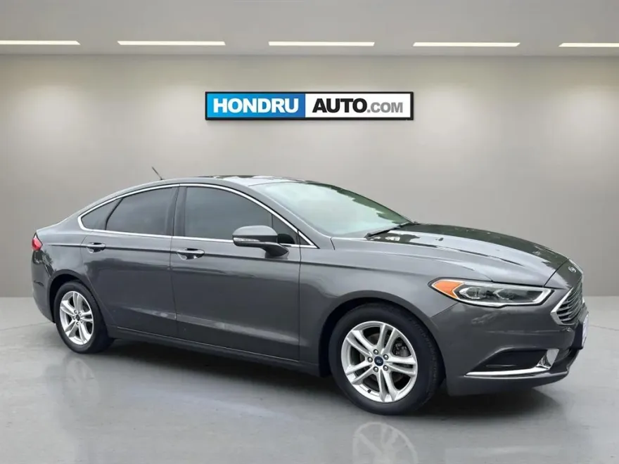 2018 Ford Fusion SE photo 1