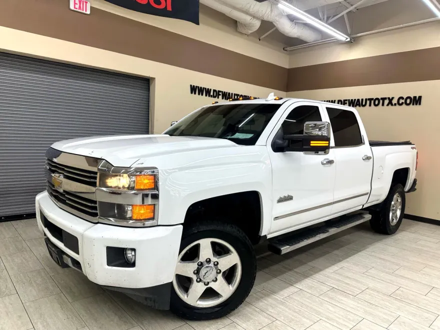 2015 Chevrolet Silverado 2500HD LT photo 1