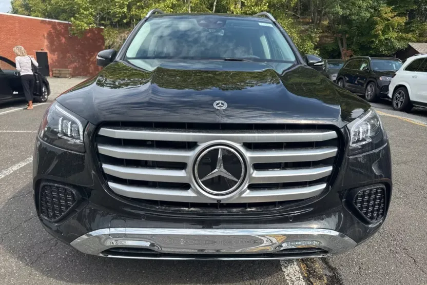 2026 Mercedes Benz GLS 450 4MATIC photo 1