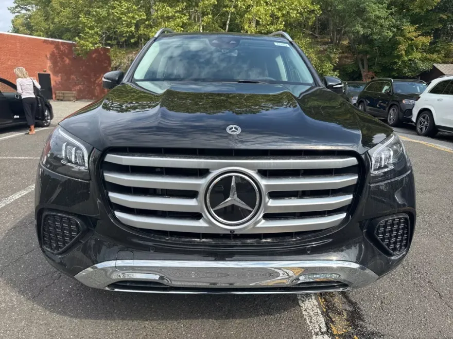 2026 Mercedes Benz GLS 450 4MATIC photo 1