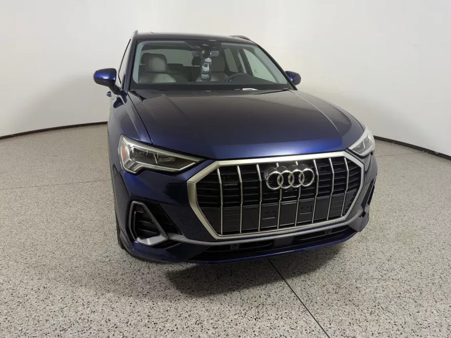 2025 Audi Q3 45 TFSI S line Premium Plus photo 1