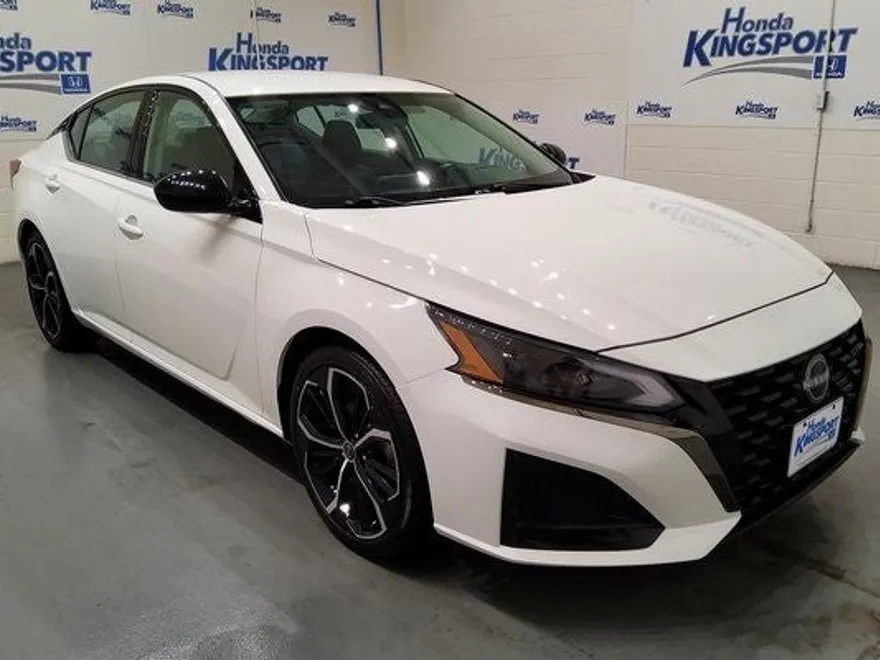 2023 Nissan Altima 2.5 SR photo 1