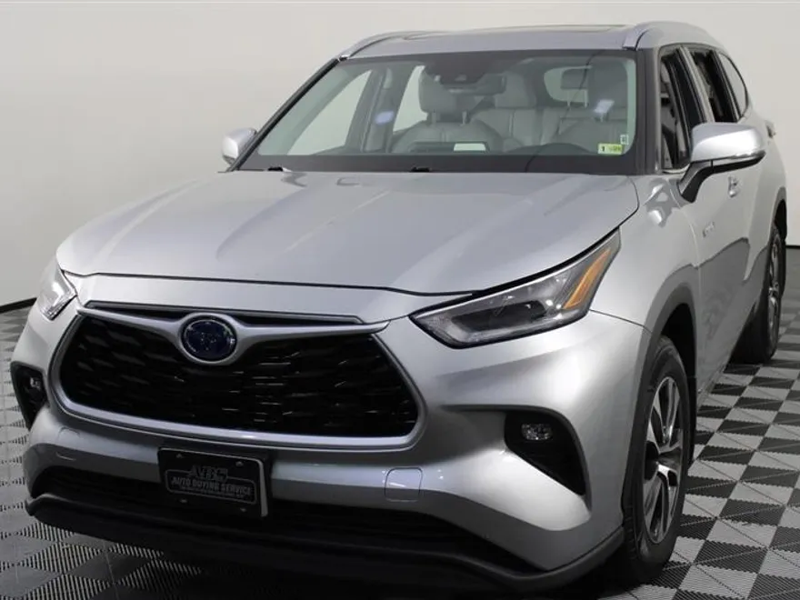 2021 Toyota Highlander Hybrid XLE photo 1