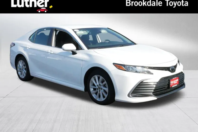 2022 Toyota Camry LE photo 1