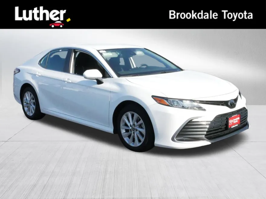 2022 Toyota Camry LE photo 1