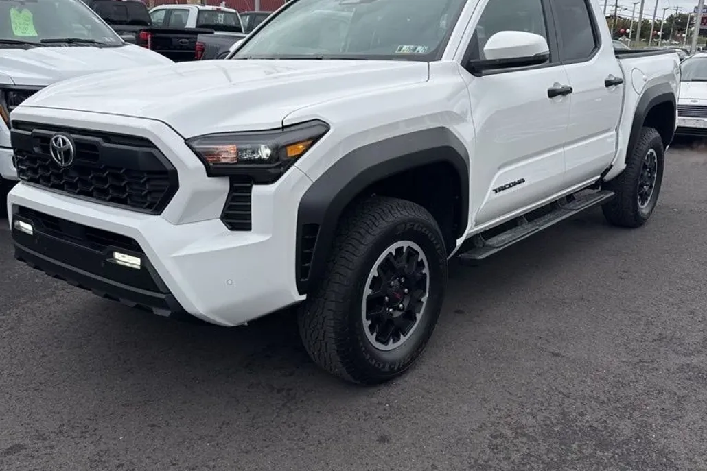 2024 Toyota Tacoma TRD Off-Road photo 1