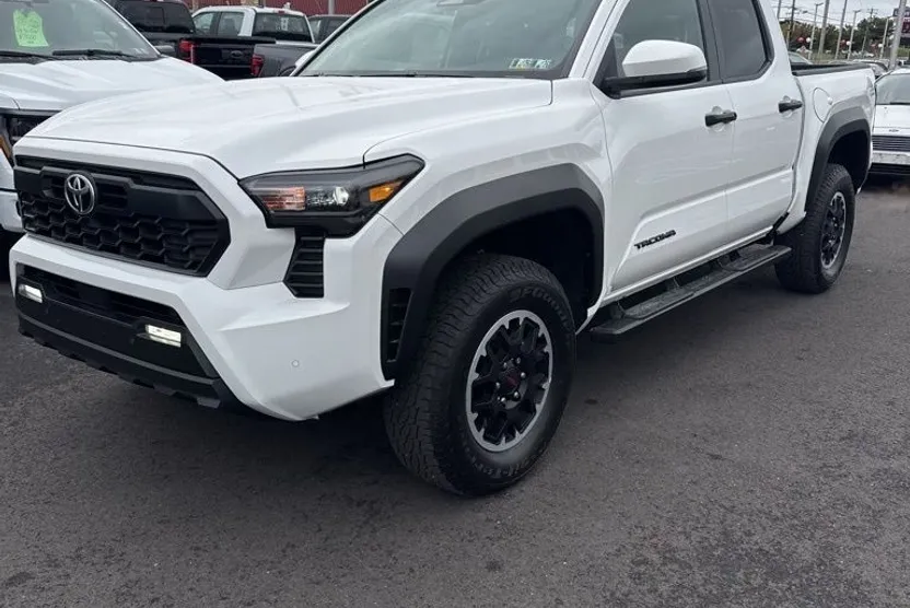 2024 Toyota Tacoma TRD Off-Road photo 1