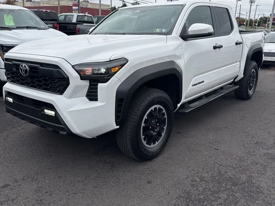2024 Toyota Tacoma TRD Off-Road photo 1