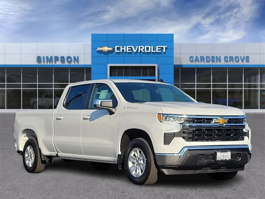 2025 Chevrolet Silverado 1500 LT photo 1