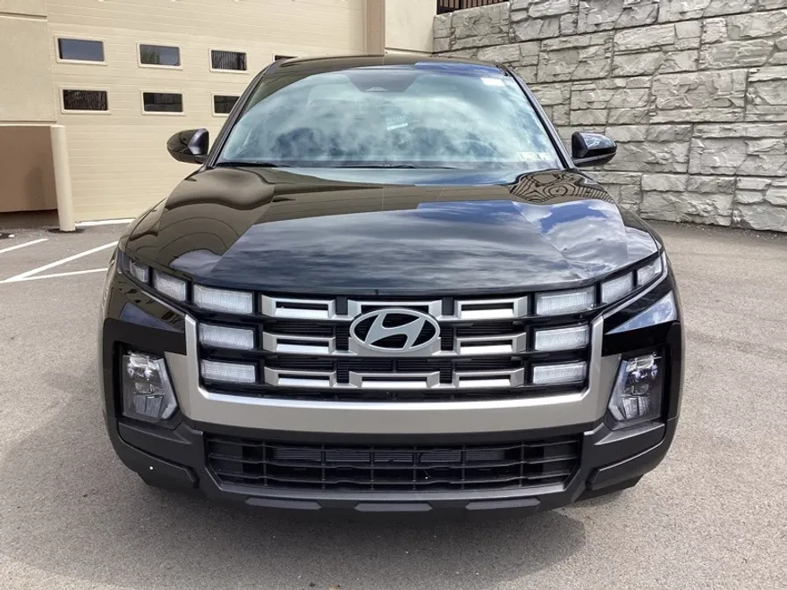 2025 Hyundai Santa Cruz SE photo 1