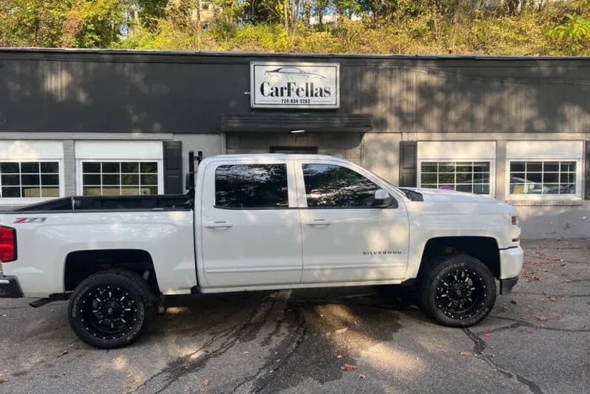2017 Chevrolet Silverado LT 1500 LT Z71 photo 1
