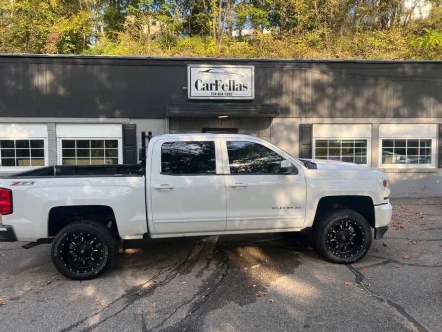 2017 Chevrolet Silverado LT 1500 LT Z71 photo 1