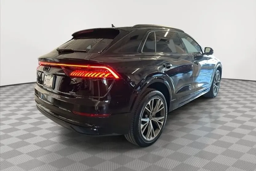 2021 Audi Q8 Premium photo 1