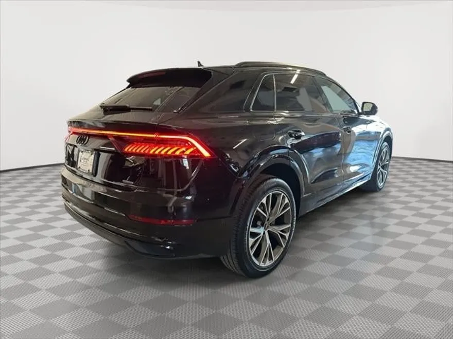 2021 Audi Q8 Premium photo 1