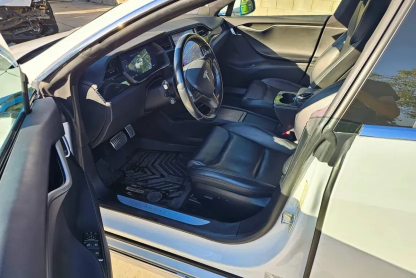 2021 Tesla Model S Long Range Plus photo 1