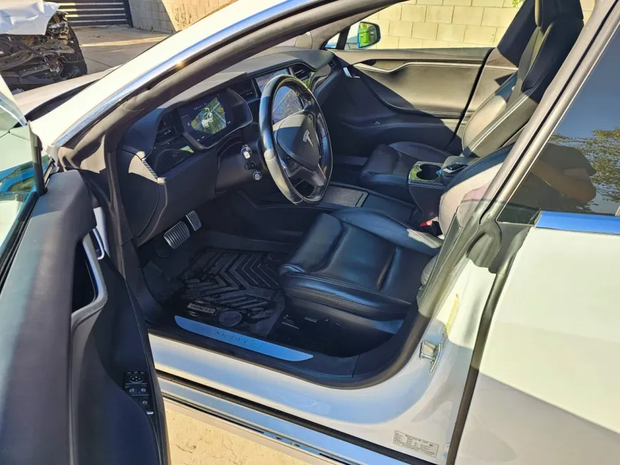 2021 Tesla Model S Long Range Plus photo 1