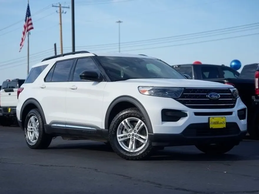 2020 Ford Explorer XLT photo 1