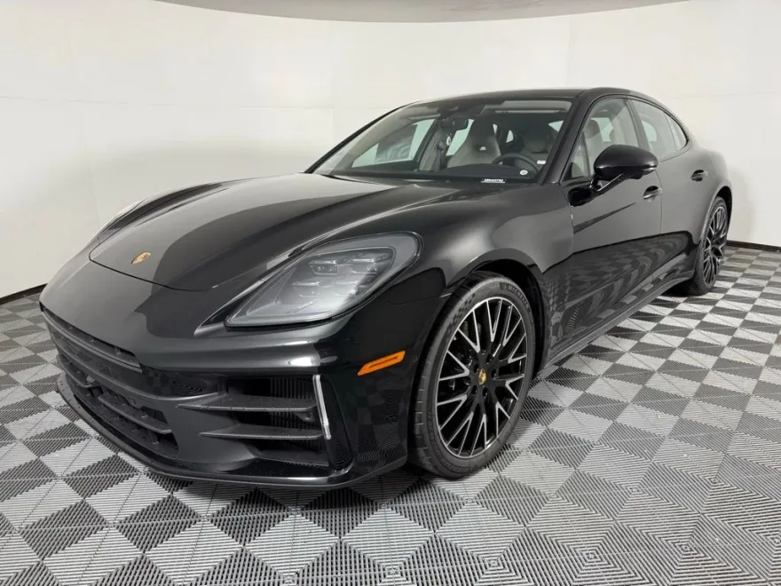 2025 Porsche Panamera 4 photo 1
