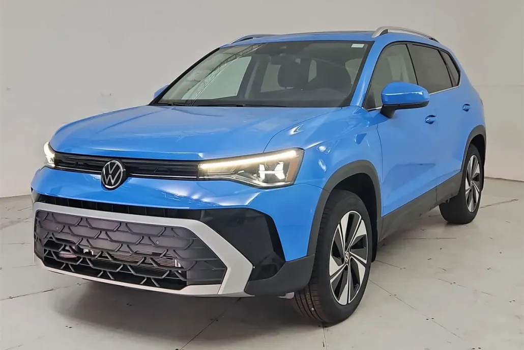 2025 Volkswagen Taos SE photo 1