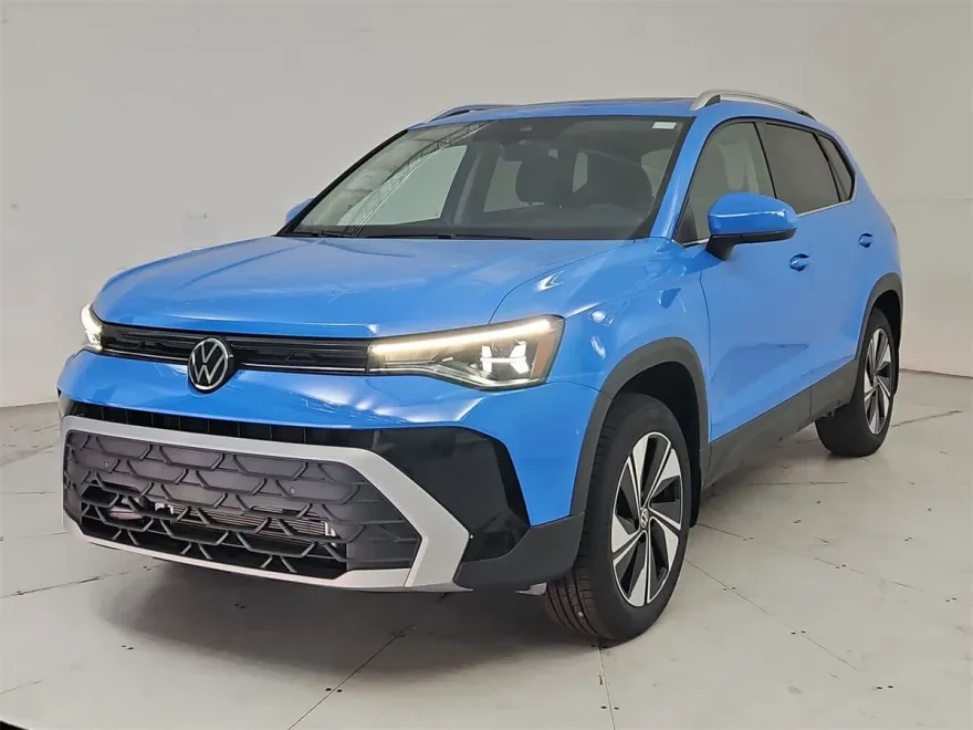 2025 Volkswagen Taos SE photo 1