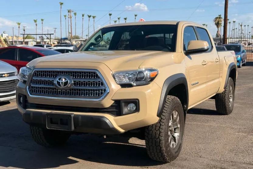 2016 Toyota Tacoma TRD Off-Road photo 1