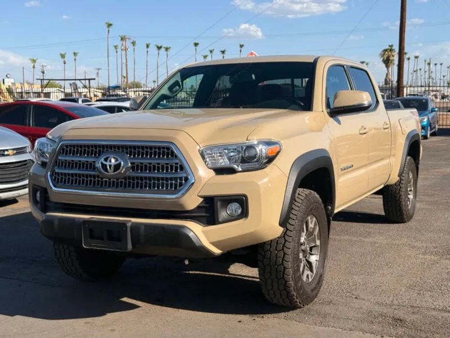 2016 Toyota Tacoma TRD Off-Road photo 1