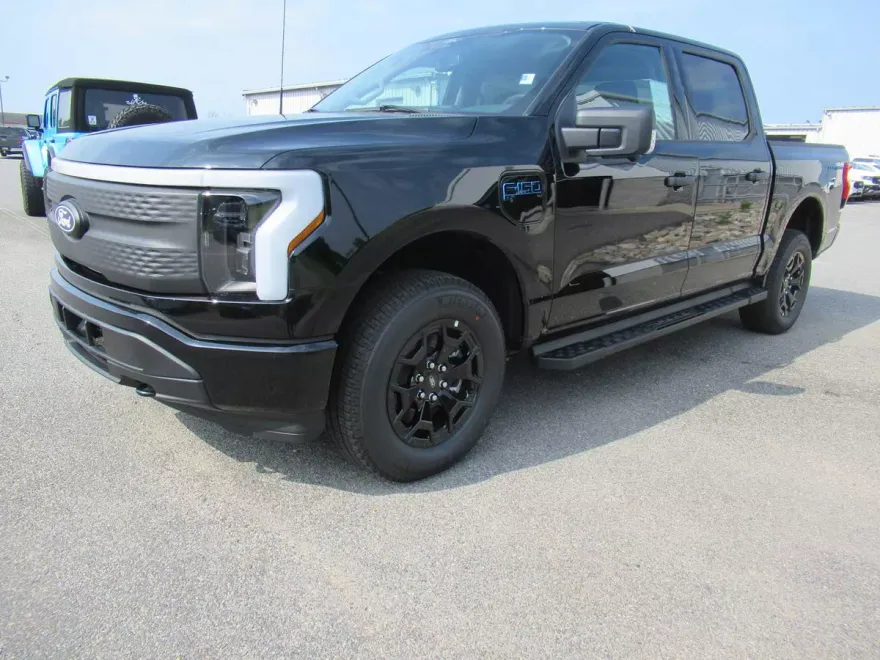 2025 Ford F-150 Lightning XLT photo 1