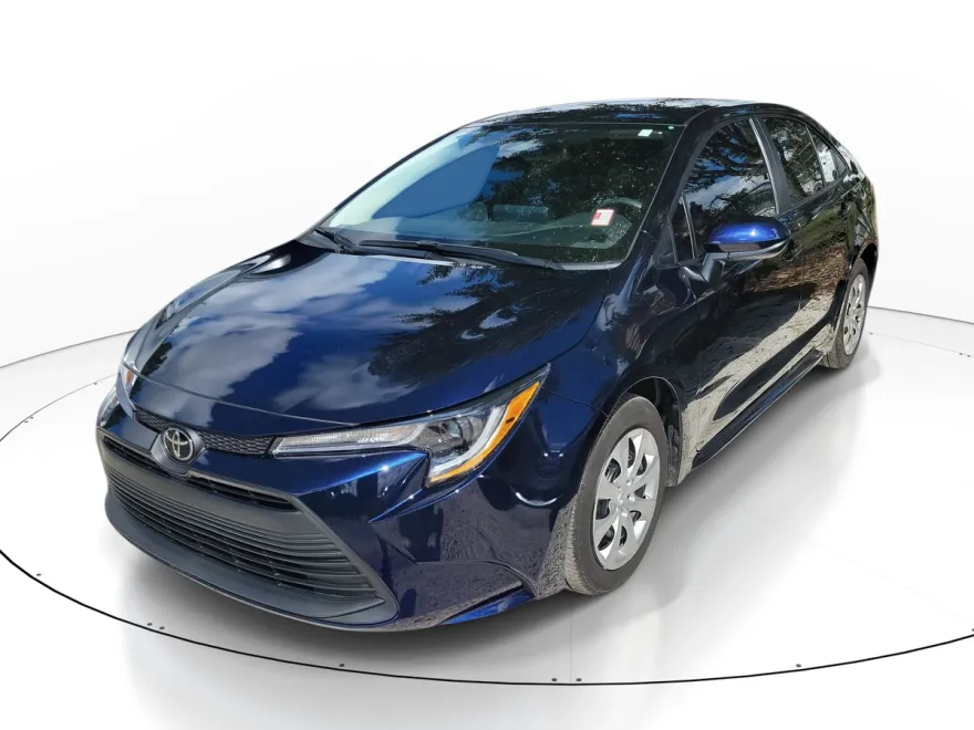 2025 Toyota Corolla LE photo 1
