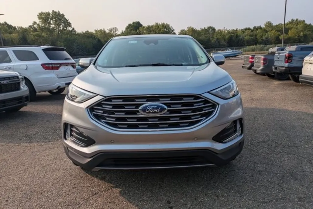 2024 Ford Edge Titanium photo 1
