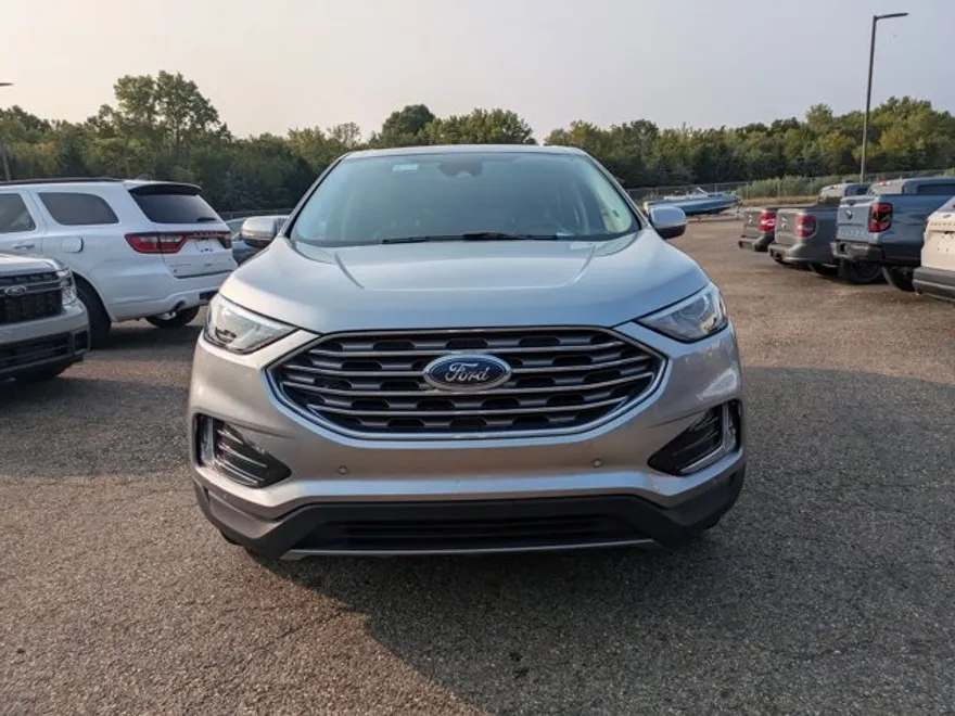 2024 Ford Edge Titanium photo 1