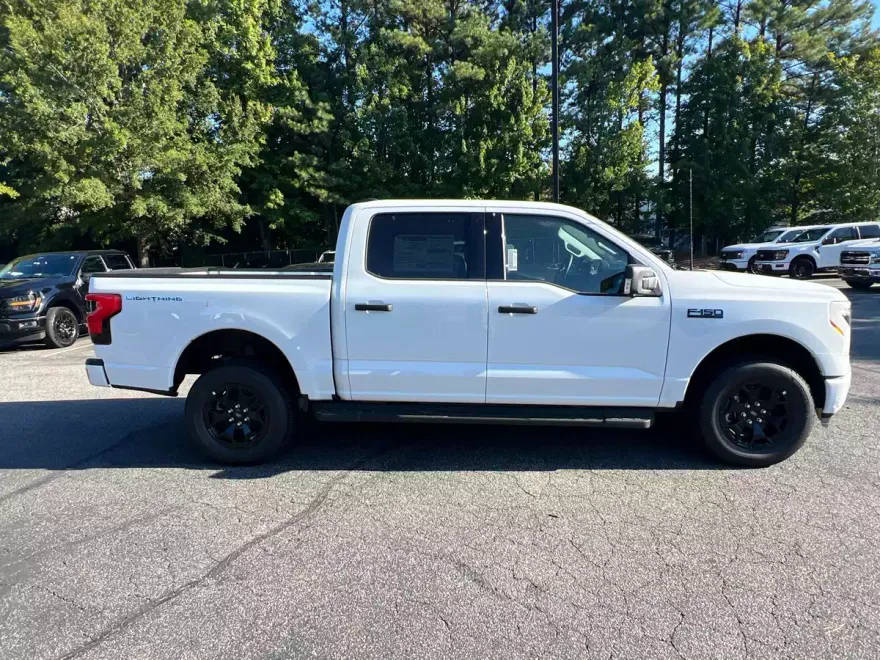 2025 Ford F-150 Lightning XLT photo 1