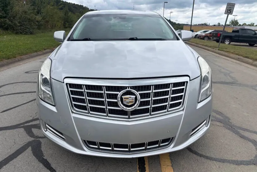 2013 Cadillac XTS Luxury photo 1