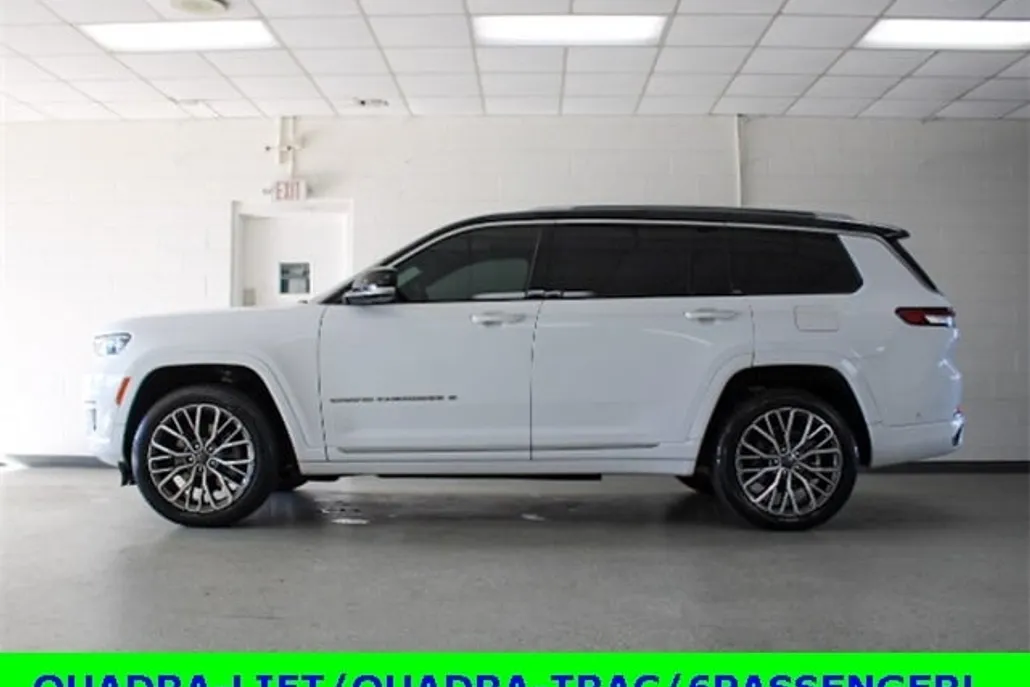 2022 Jeep Grand Cherokee Summit Sport photo 1