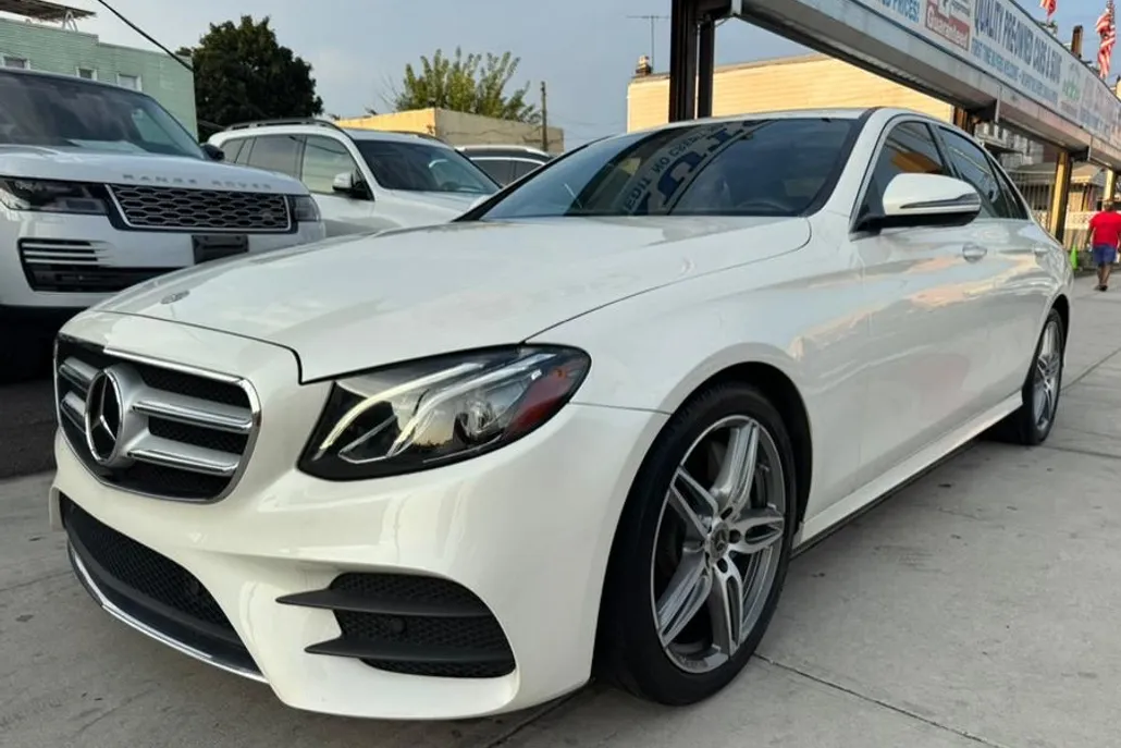 2019 Mercedes Benz E 300 photo 1